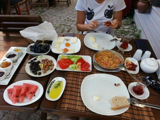 Gold Hotel Batum Екстериор снимка