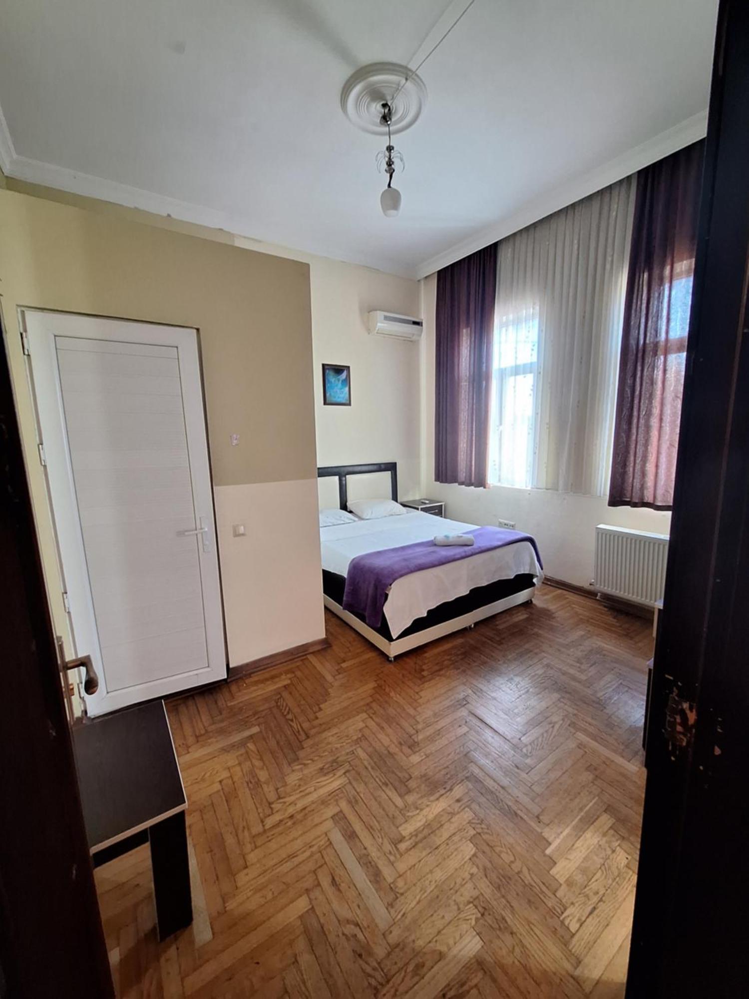 Gold Hotel Batum Екстериор снимка