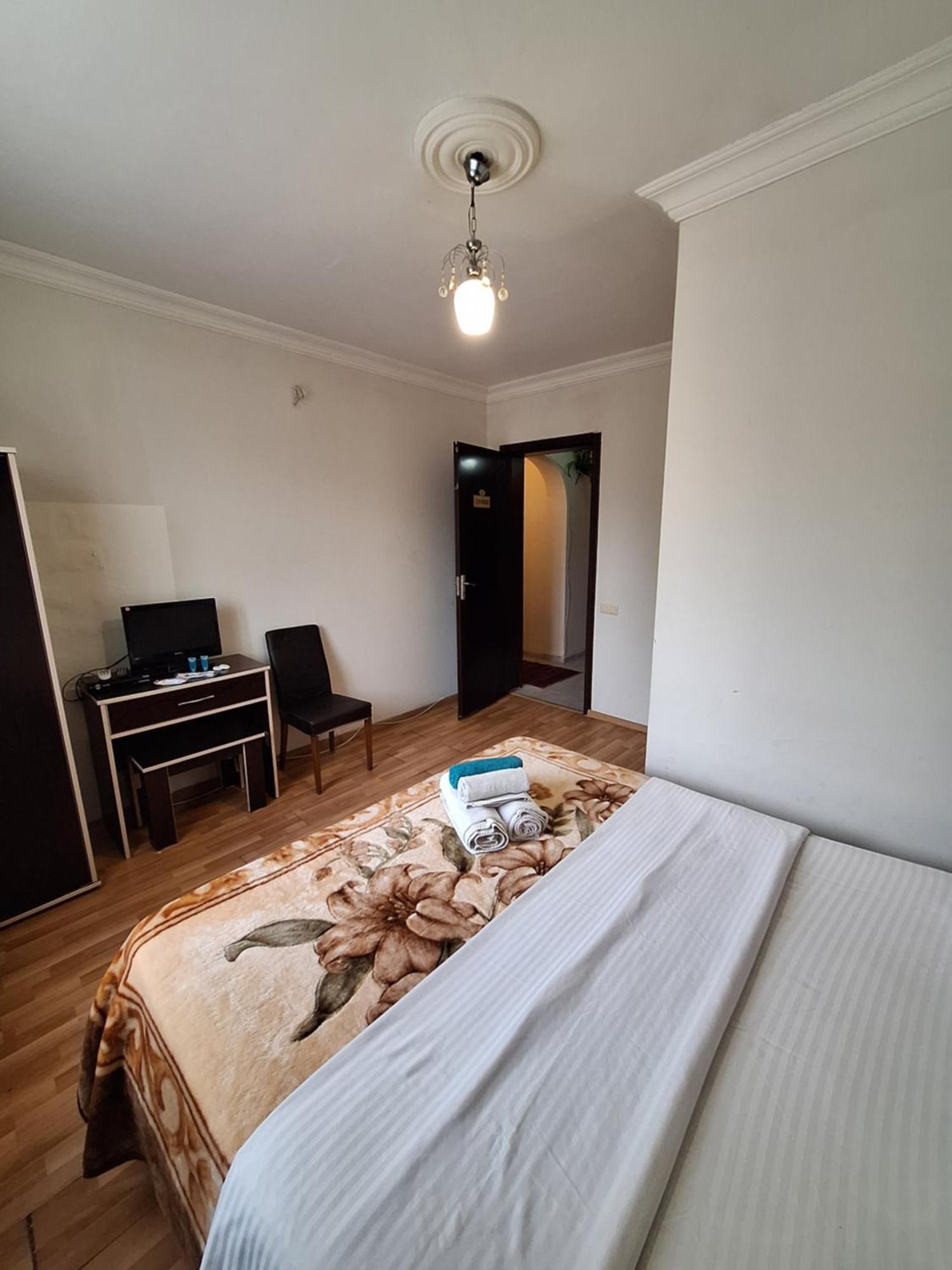 Gold Hotel Batum Екстериор снимка