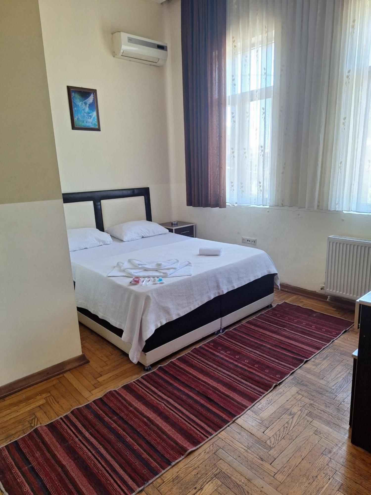 Gold Hotel Batum Екстериор снимка
